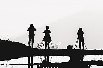 《冰箱是红色的》登陆Steam 复古风恐怖悬疑新游